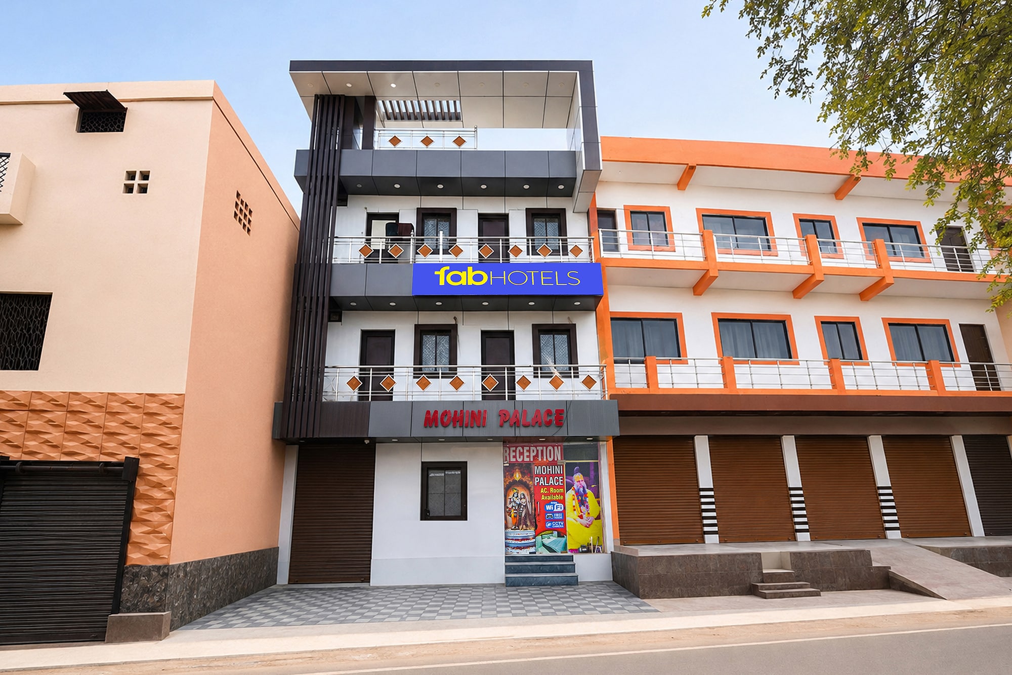 Fabhotel Mohini Palace- 1km from Prem mandir - Tap to explore photos
