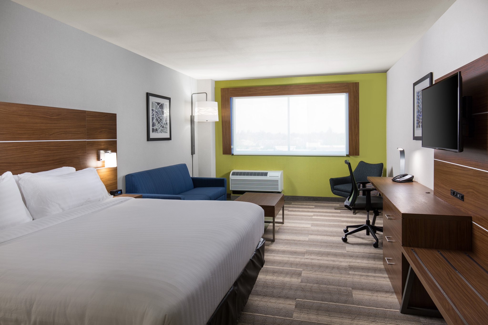 Holiday Inn Express - Visalia - Tap to explore photos