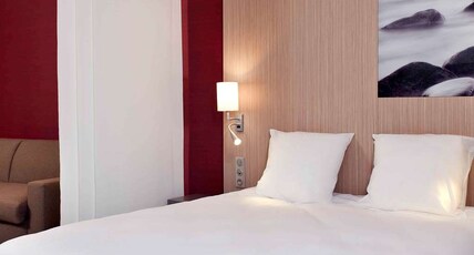 IBIS STYLES TROYES CENTRE Room Type - Superior Room with 1 double bed and 1 sofa bed