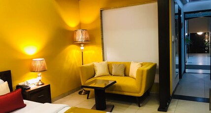 Hotel Aroma Classic Room Type - EXECUTIVE ROOM (AQUAMARINE BY AROMA PREMIUM) Adjoining Building