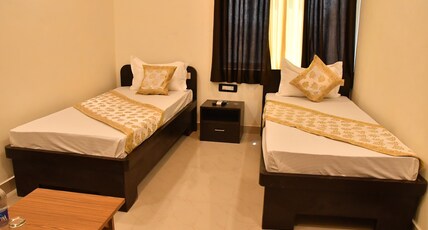 HOTEL GALAXY 16 Room Type - LUXURY DOUBLE