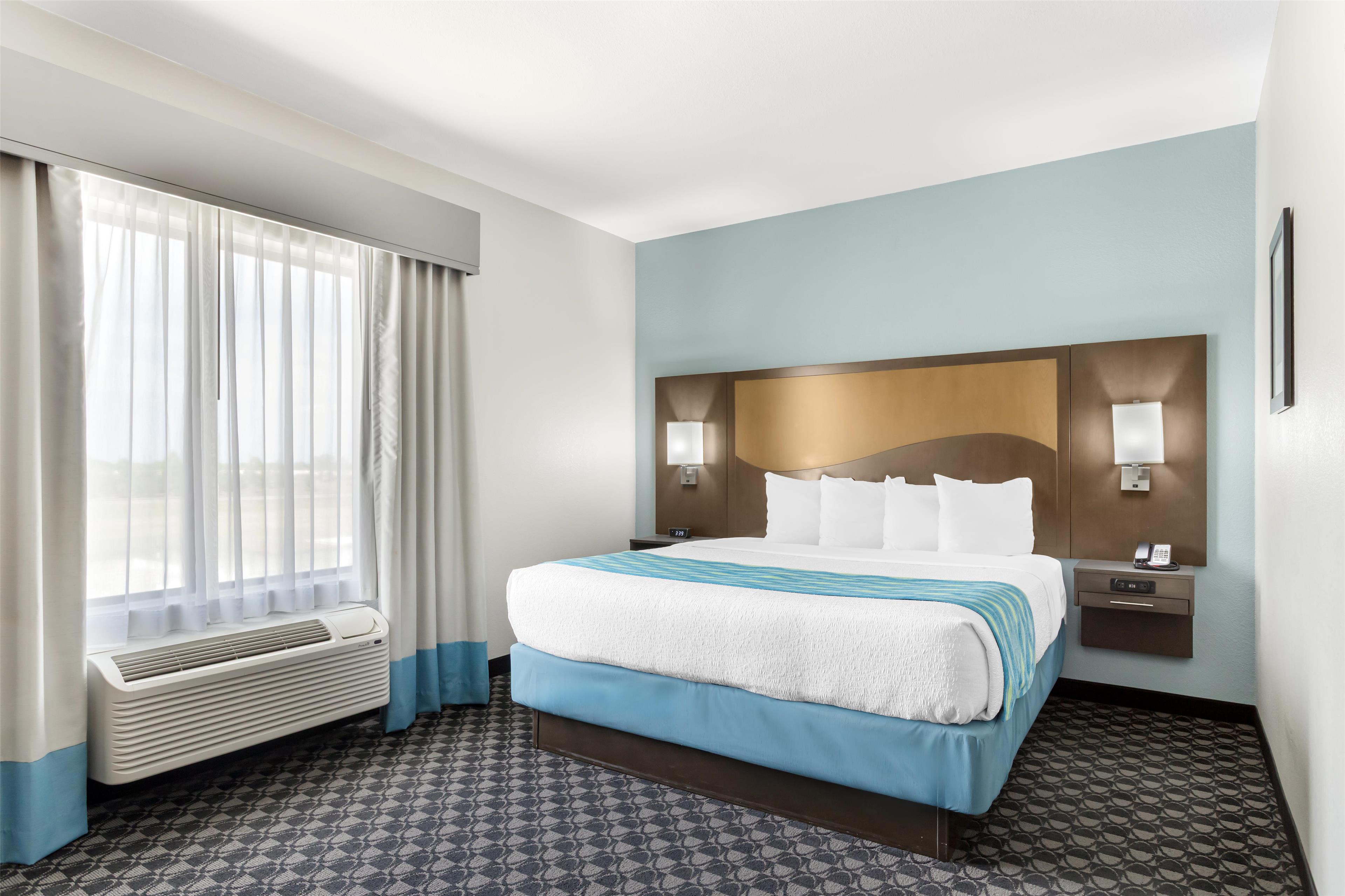 Best Western Plus Waller Hotel - Tap to explore photos