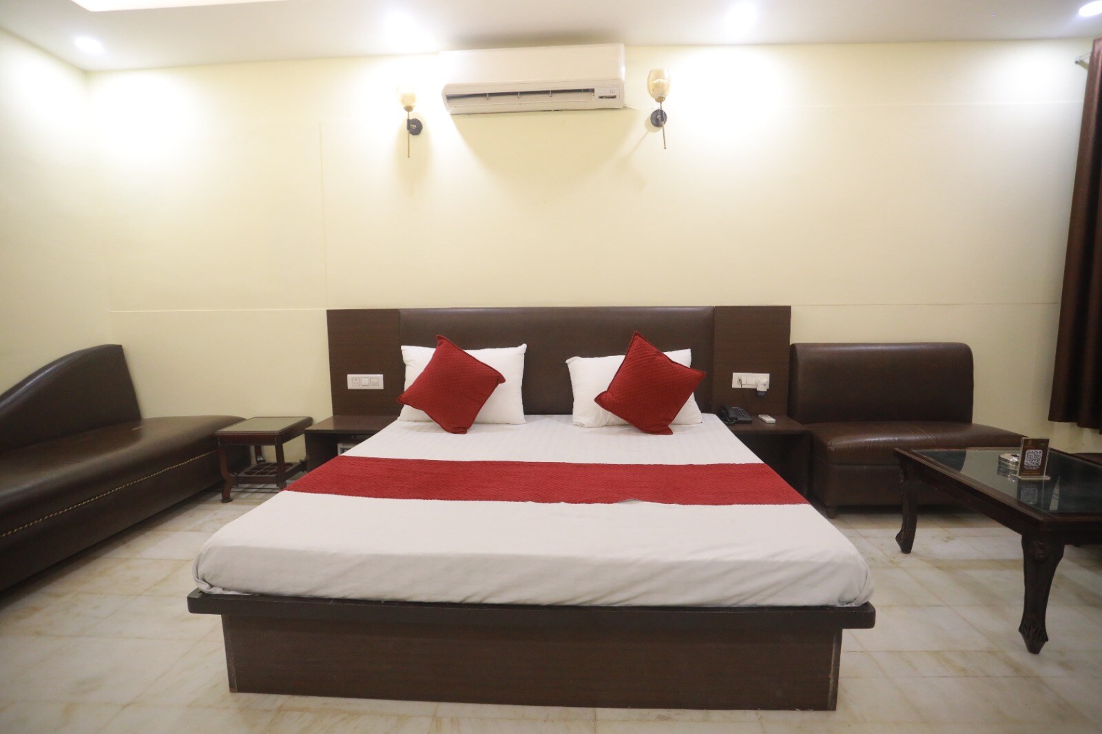 Hotel Abhinandan - Tap to explore photos