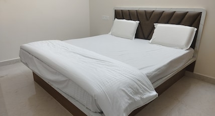 Hoysalainn food and lodge Room Type - Luxury Room with King Bed and Balcony Hoysalainn food and lodge Room Type - Luxury Room with King Bed and Balcony
