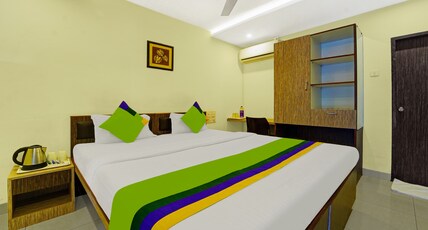 Treebo Surya Comforts, 200 Mtrs From Kolhapur Railway Station Room Type - Standard Room