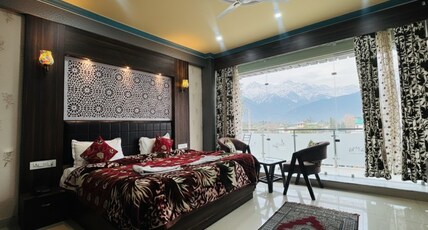 The Jamawar Room Type - Super Deluxe Room - AC