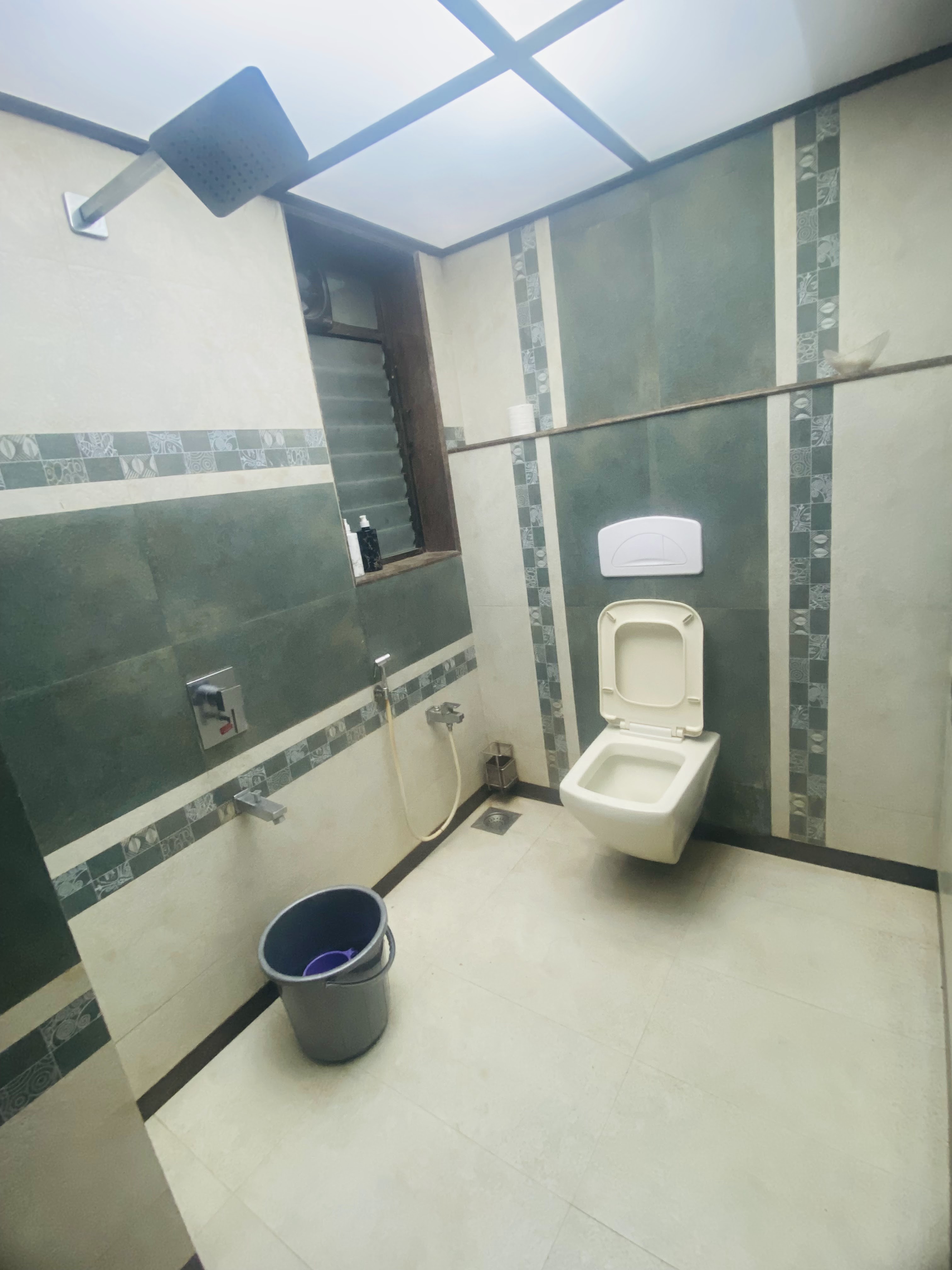 Elite Green Stay Entire 6BHK Apartment - Tap to explore photos