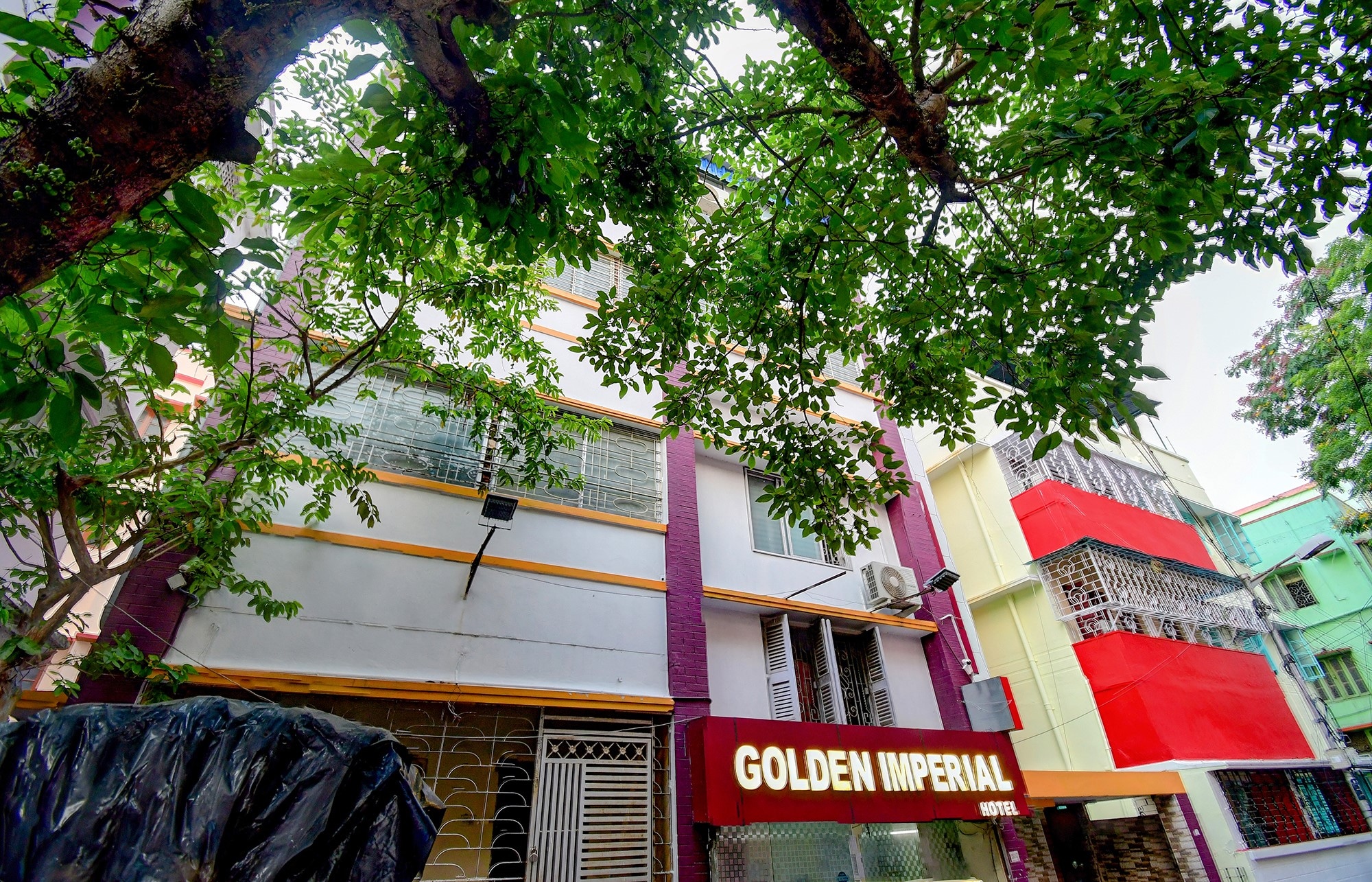 FabHotel Golden Imperial - Tap to explore photos