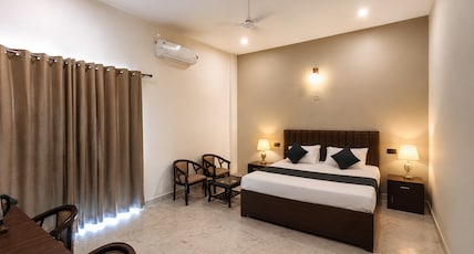 Glotus Hotel and Restaurant Room Type - Luxury Room with Balcony and Garden View Glotus Hotel and Restaurant Room Type - Luxury Room with Balcony and Garden View