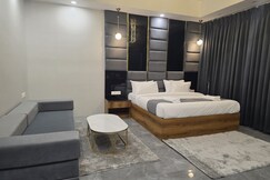 Kakkson O'tel, Patia