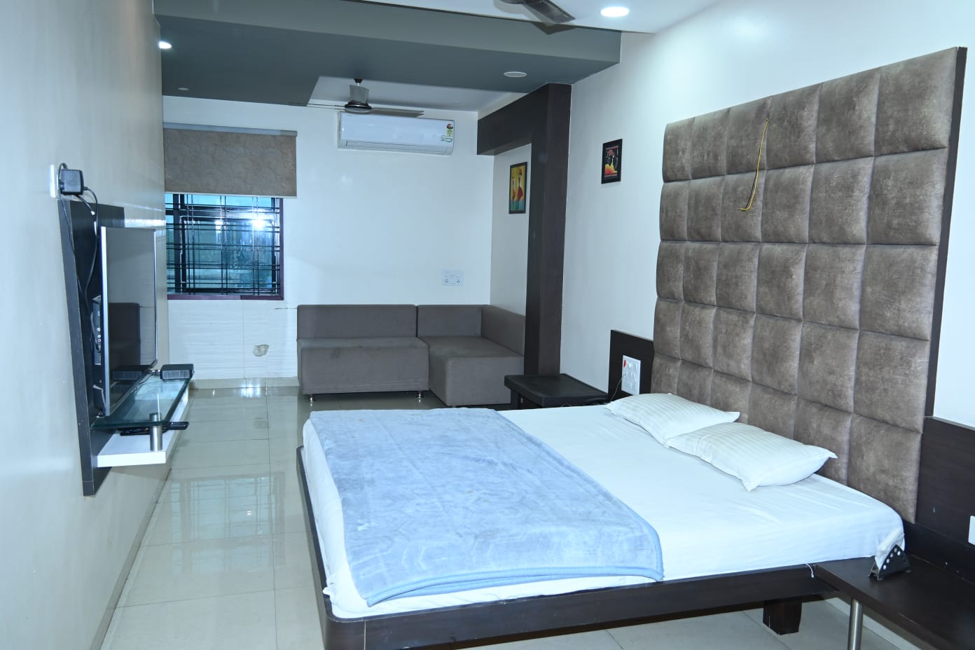 Hotel Shri Sai lodging and Banquet Hall - Tap to explore photos