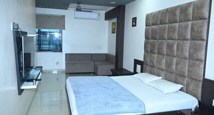 Hotel Shri Sai lodging and Banquet Hall Room Type - Romantic Getaway with Balcony Hotel Shri Sai lodging and Banquet Hall Room Type - Romantic Getaway with Balcony