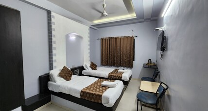 Hotel Aishwarya Room Type - Deluxe AC Double Bed