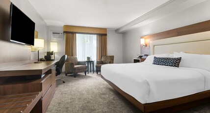Best Western Plus Mont-Laurier Room Type - 1 King Bed, Non-Smoking, Hardwood Floors, Refrigerator, Continental Breakfast Best Western Plus Mont-Laurier Room Type - 1 King Bed, Non-Smoking, Hardwood Floors, Refrigerator, Continental Breakfast