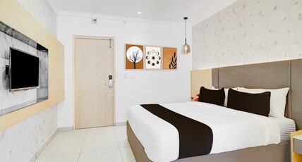 Super Townhouse Oak AECS Layout Brookfield Room Type - Premium