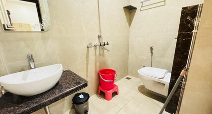 Shree Villa Guest House Room Type - DELUXE DOUBLE ROOM