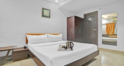 Super Townhouse Divya Palace Room Type - Deluxe