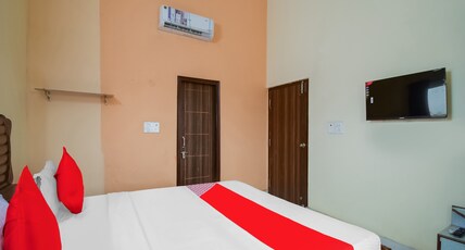 Flagship Hotel Luxury Inn Room Type - Classic