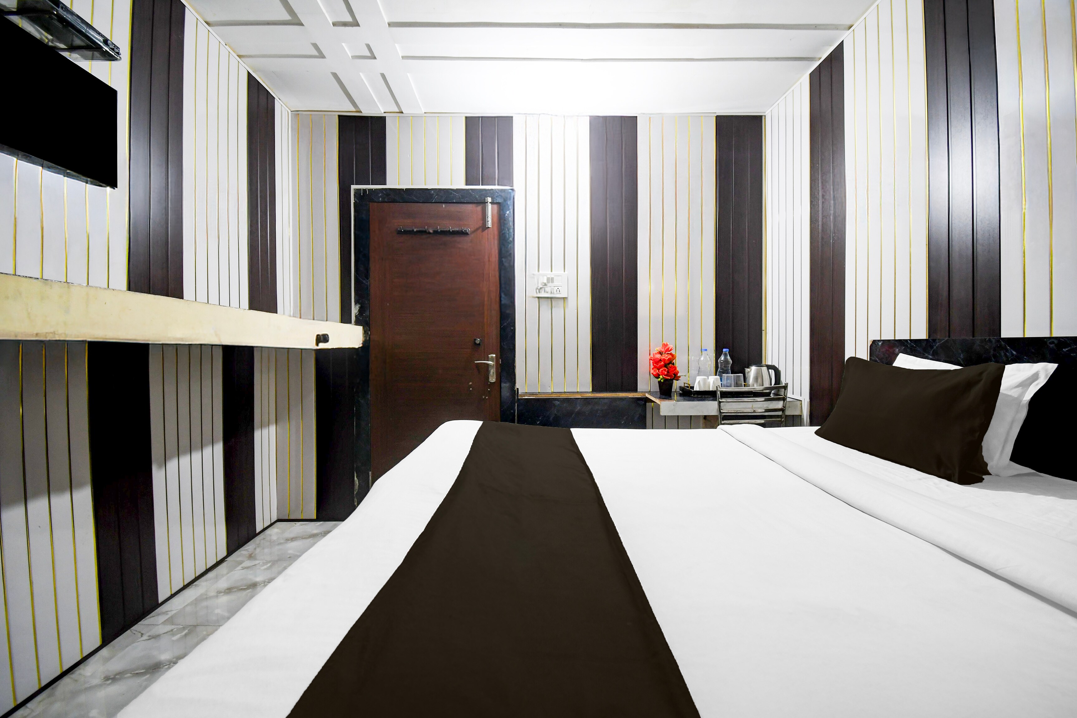 Hotel O Supreet - Tap to explore photos