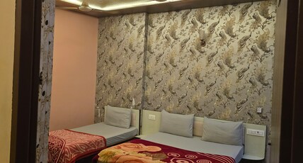 Shri Dwarkadhish Paying Guest Room Type - Three Bed AC ROOMS