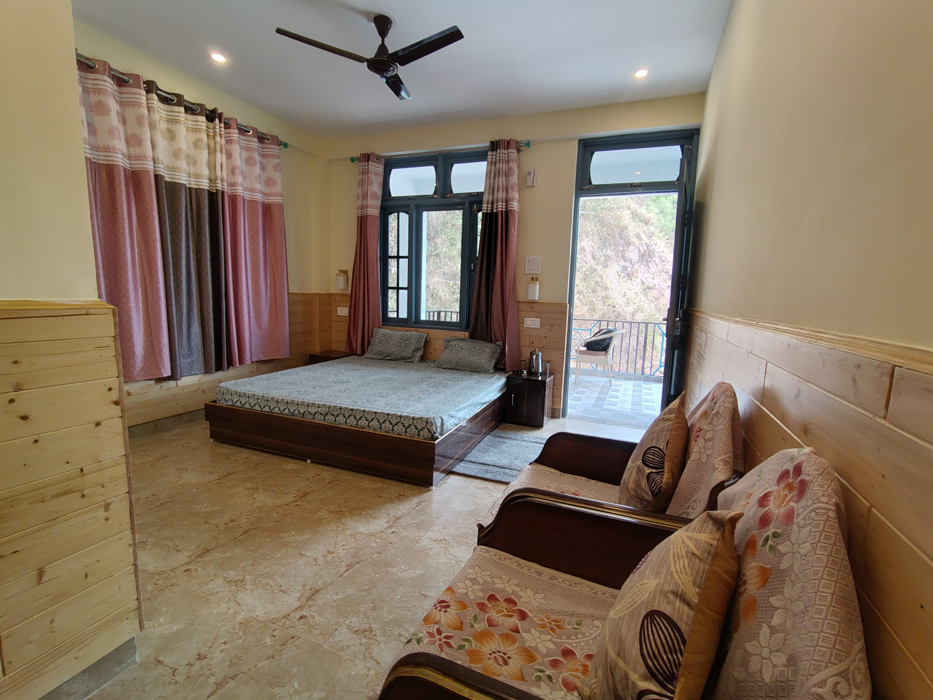 Imperial View Homestay - Tap to explore photos