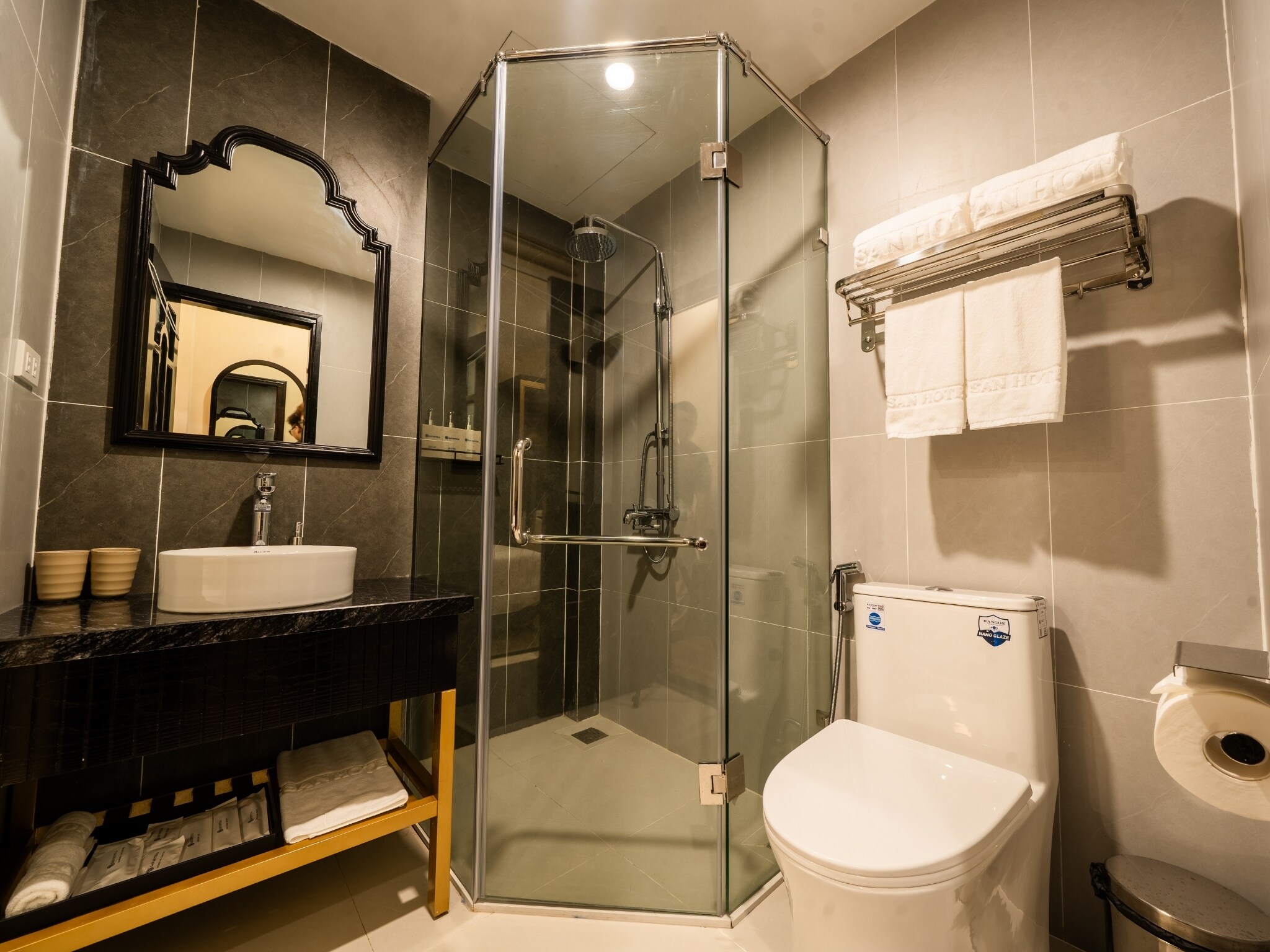 San Quinze Hanoi Hotel - Tap to explore photos