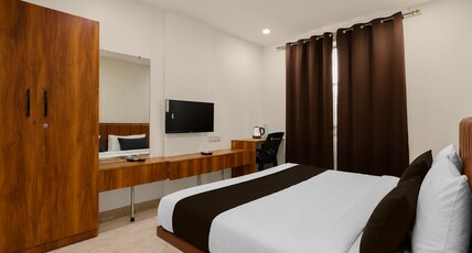 Collection O Anand Junction Formerly Golden Retreat Hotel Room Type - Deluxe