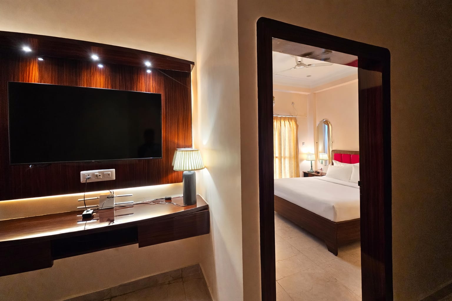 Peaceful 2BHK | Ganga View | Family Friendly - Tap to explore photos