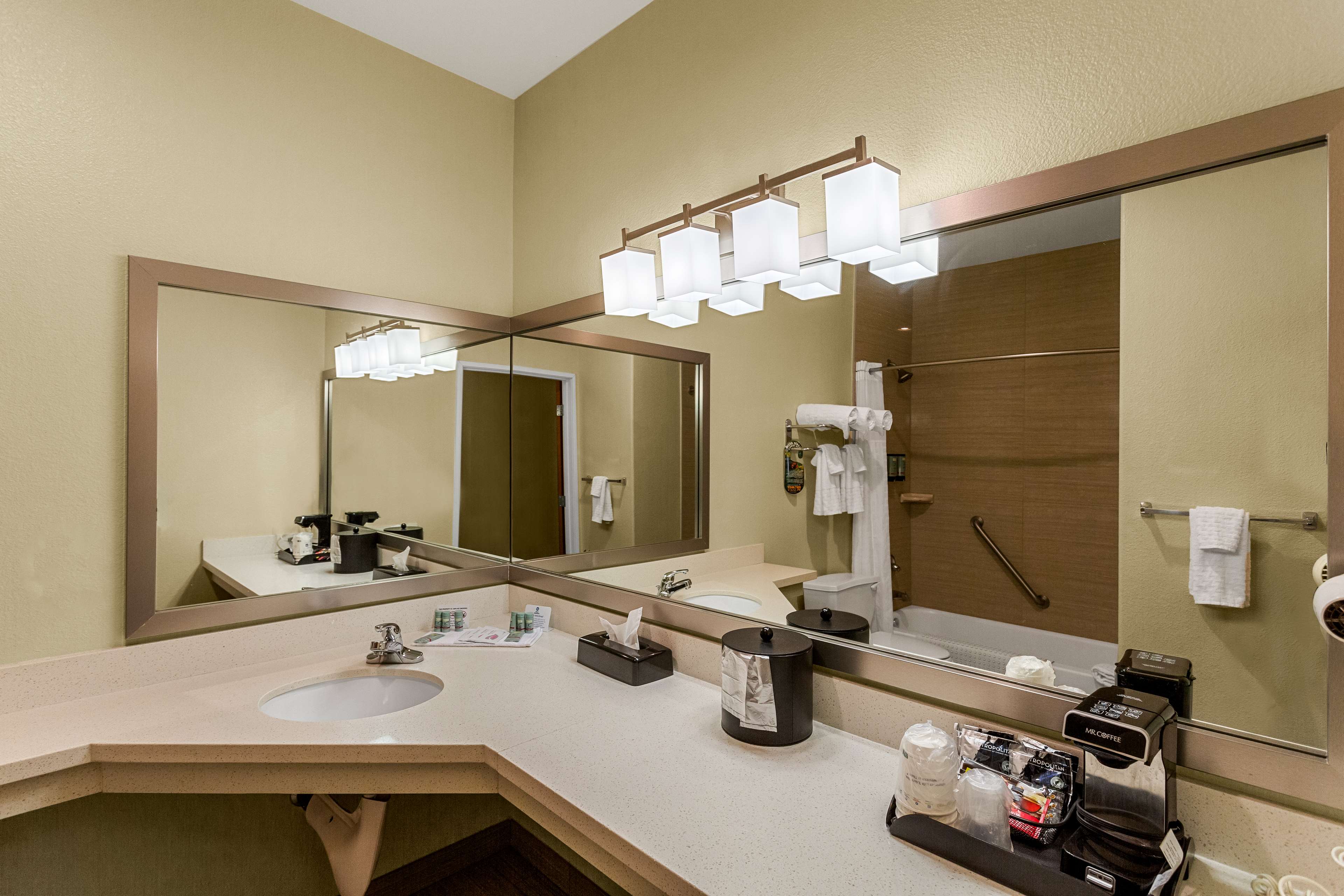 Best Western Rose Quartz Inn - Tap to explore photos