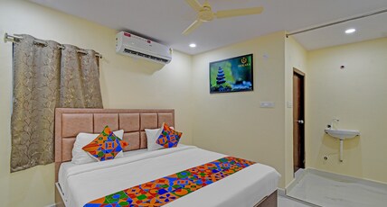 FabHotel Srikara Grand Luxury Rooms - Ramoji Film City Entrance, Hayat Nagar Room Type - Deluxe Room