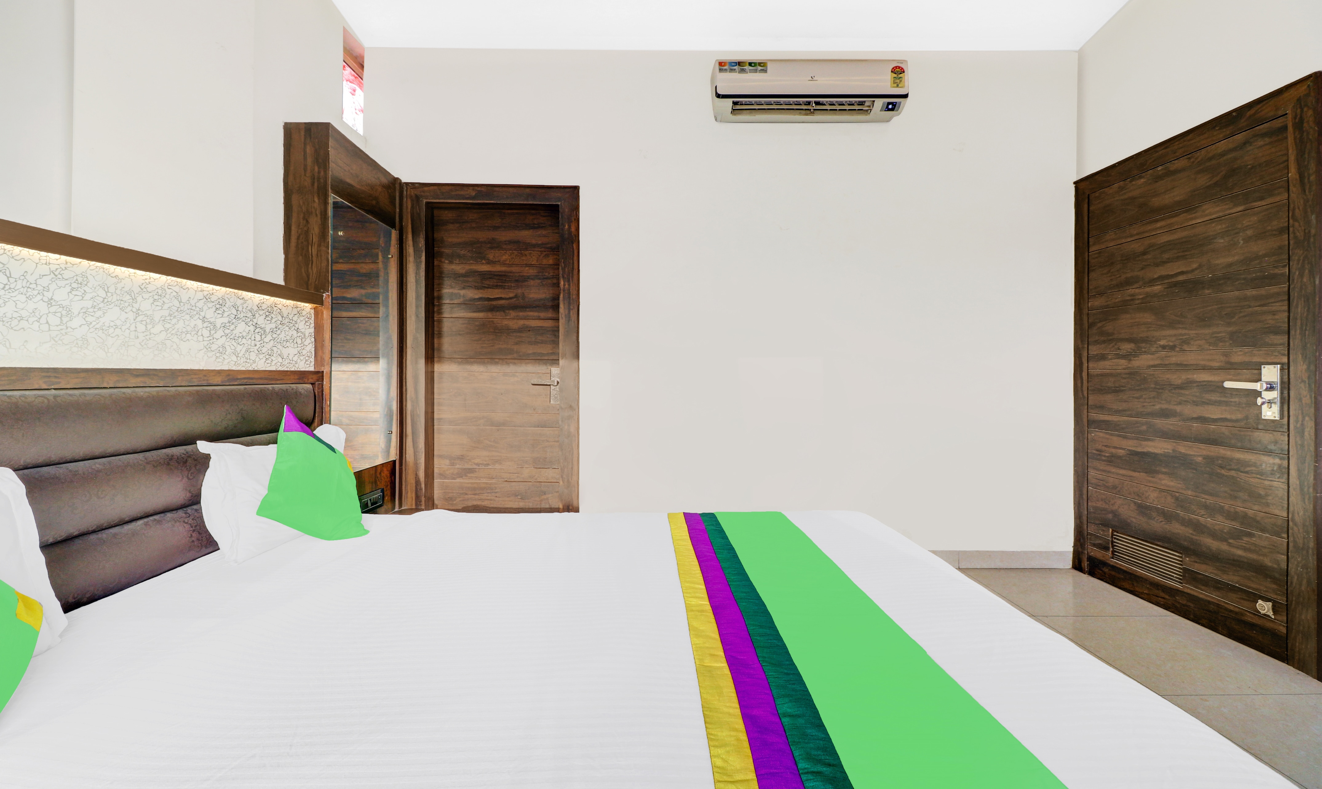 Itsy Hotels Anjali Mahal, 500 Mtrs From Mathura Railway Station - Tap to explore photos