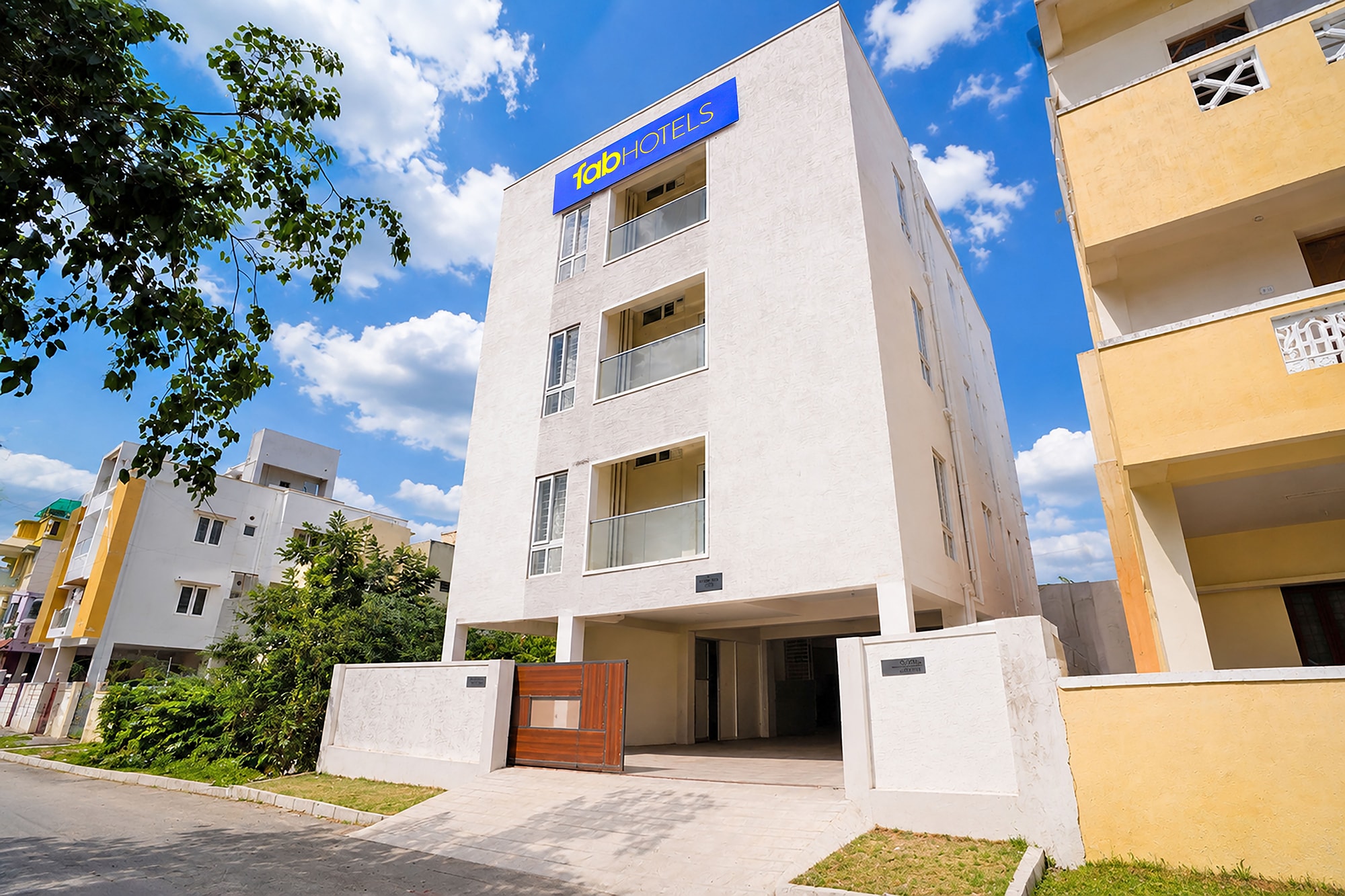 FabHotel Nimalan Residency - Sholinganallur - Tap to explore photos