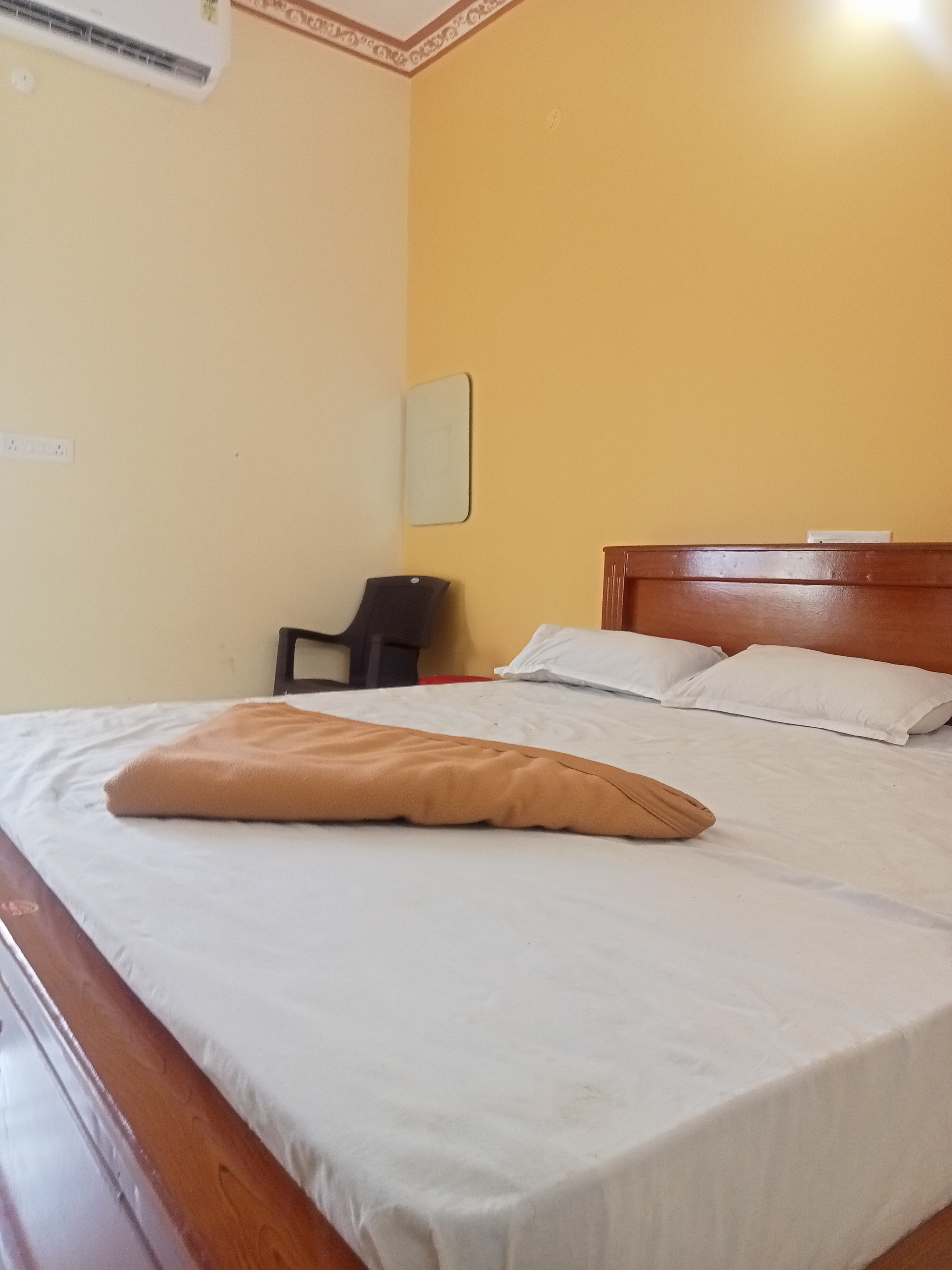 Hotel Senthooran Residency - Tap to explore photos