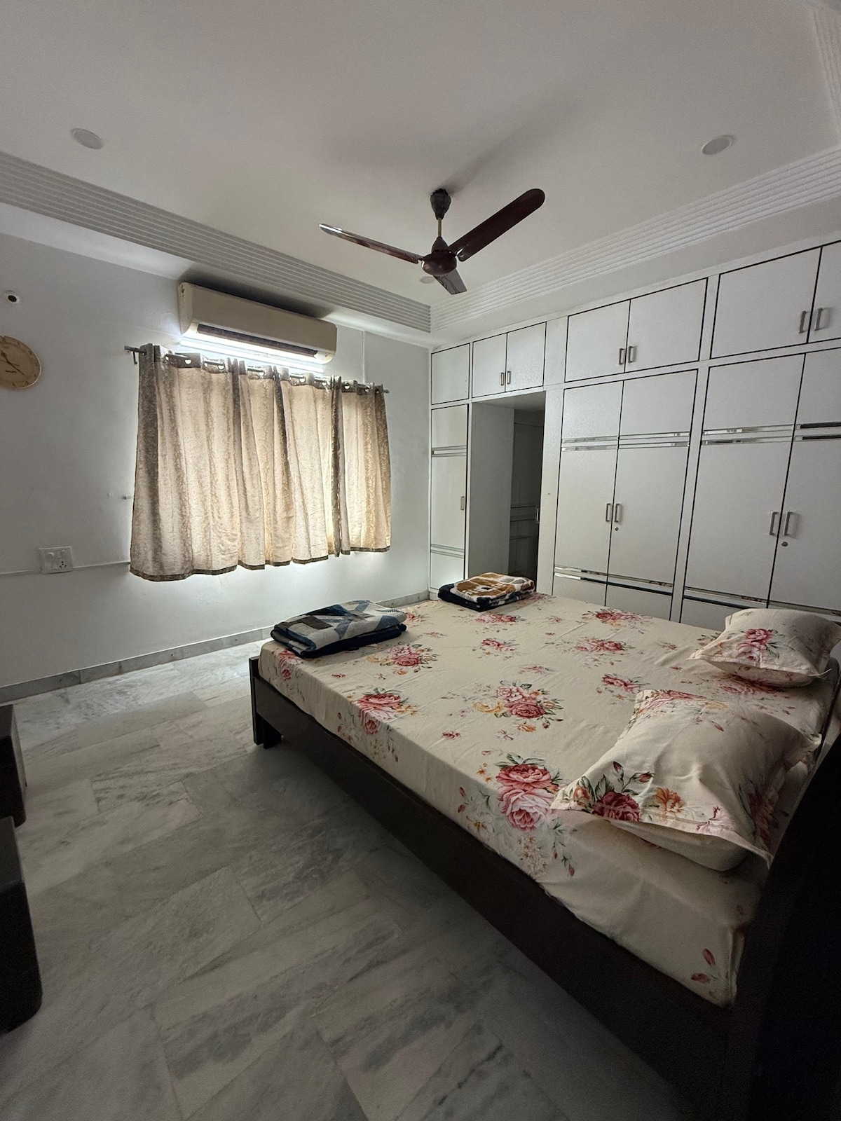 Central 2 5BHK Near Hospitals Attractions - Tap to explore photos