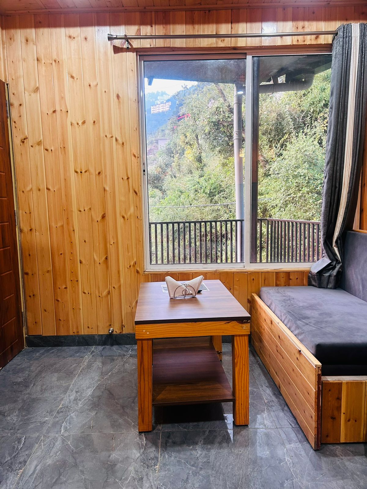 JD's Cozy Nook - Tap to explore photos