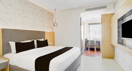 Townhouse Oak AECS Layout Brookfield Room Type - Premium