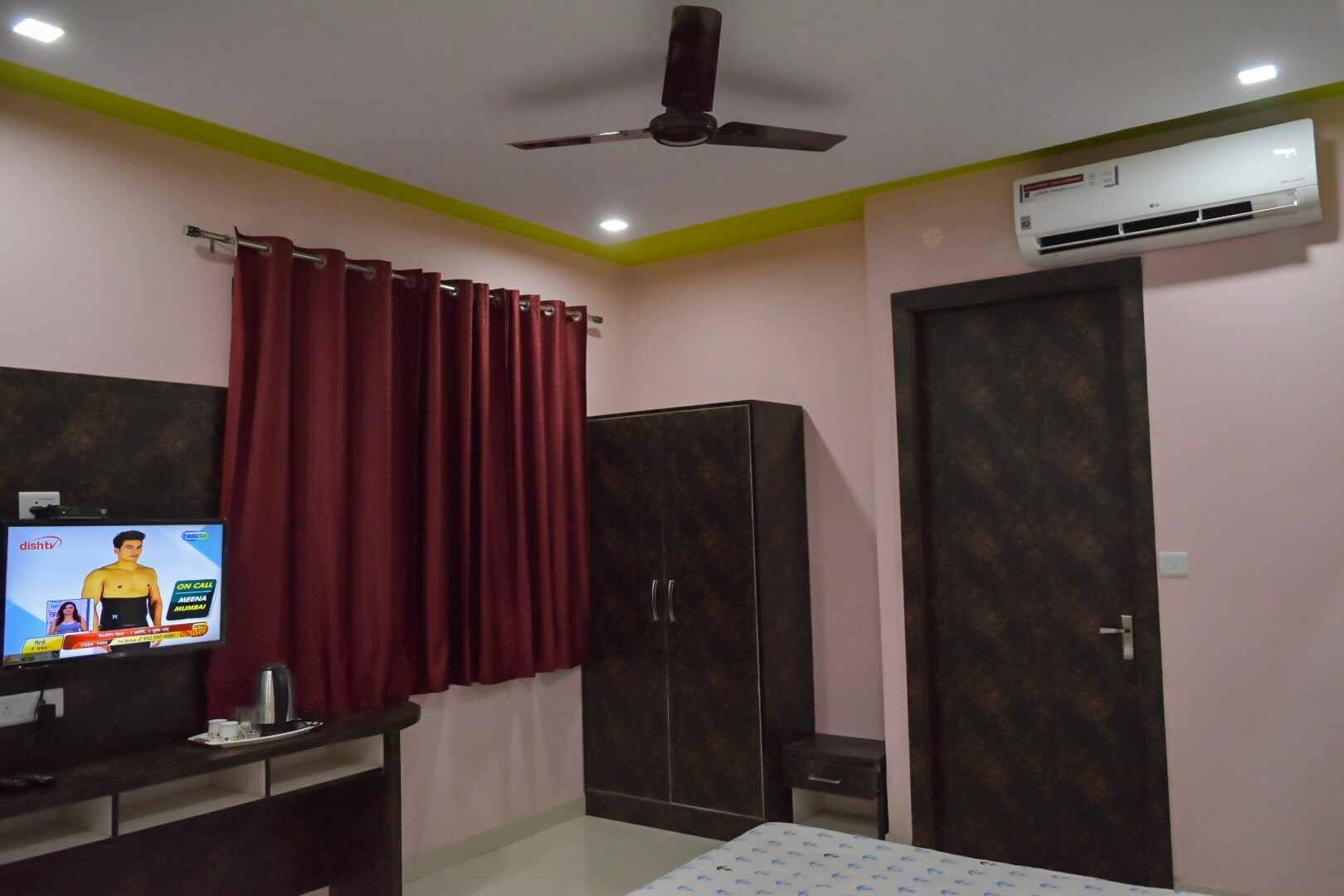 Baba Home Stay(Luxury Rooms) - Tap to explore photos