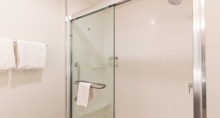 Holiday Inn Express & Suites EDMONTON SW  Room Type - 2 Queen Beds Standard