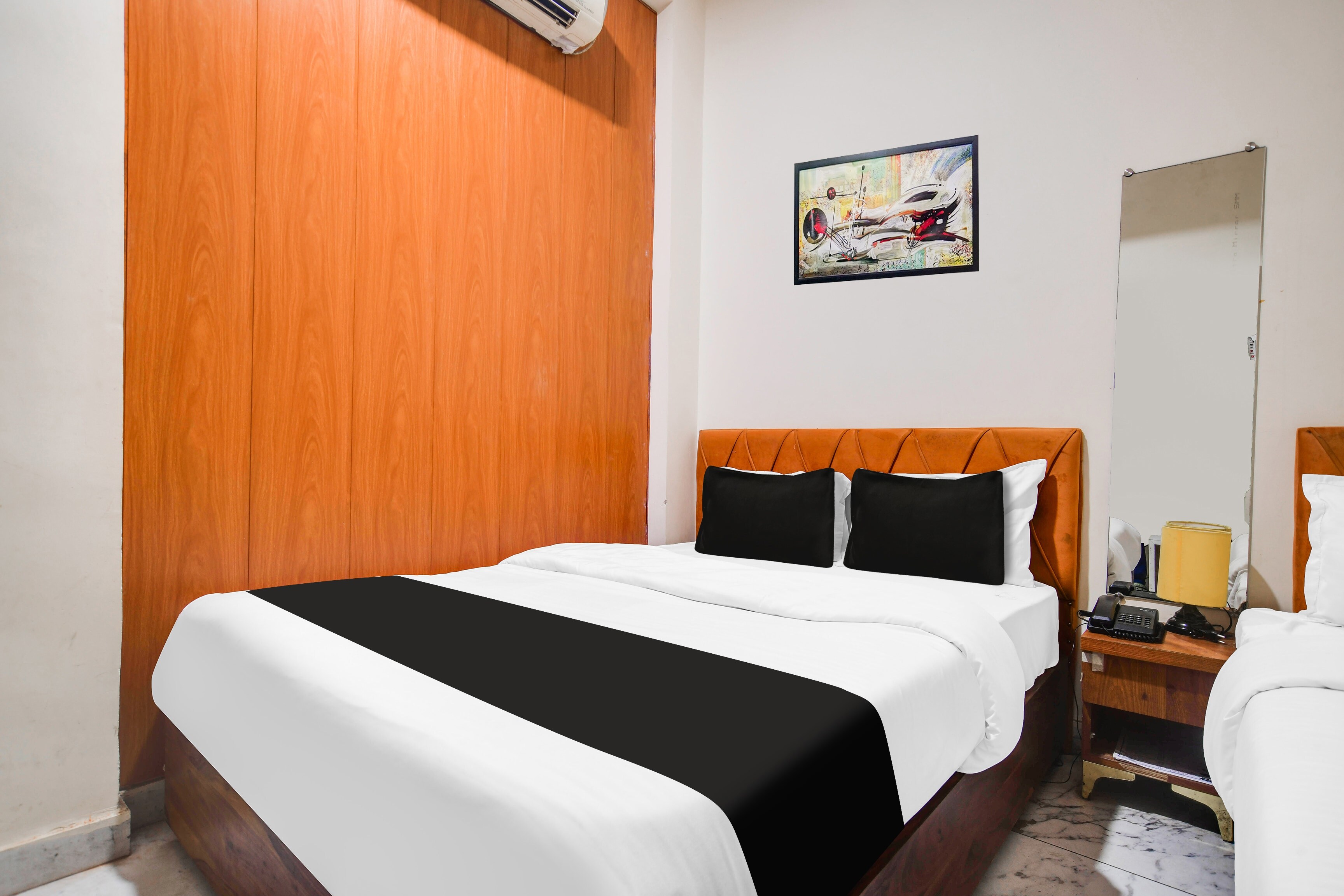 Hotel O Ujjain Near Hari Fatak - Tap to explore photos