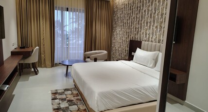 Tidal Crest Seaside Getaway Room Type - Standard Room with balcony
