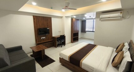 HOTEL SHREEJI INN Room Type - Deluxe Room