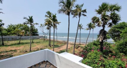 Treeo Beach House Room Type - Superior Room with sea view balcony