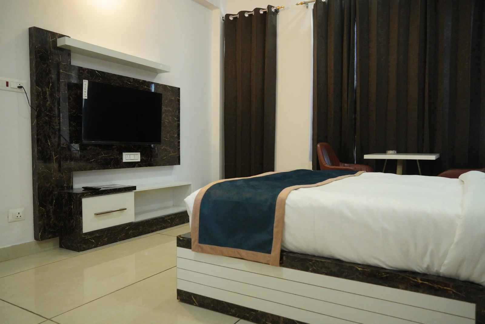 Hotel Mohan Regency Room Type - Deluxe Room