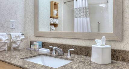 Hampton by Hilton Bar Harbor Room Type - 2QN OCN VW HEARING ACC NS