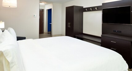 Holiday Inn Express & Suites Pueblo Room Type - 1 King Bed Standard Extra Floor Space