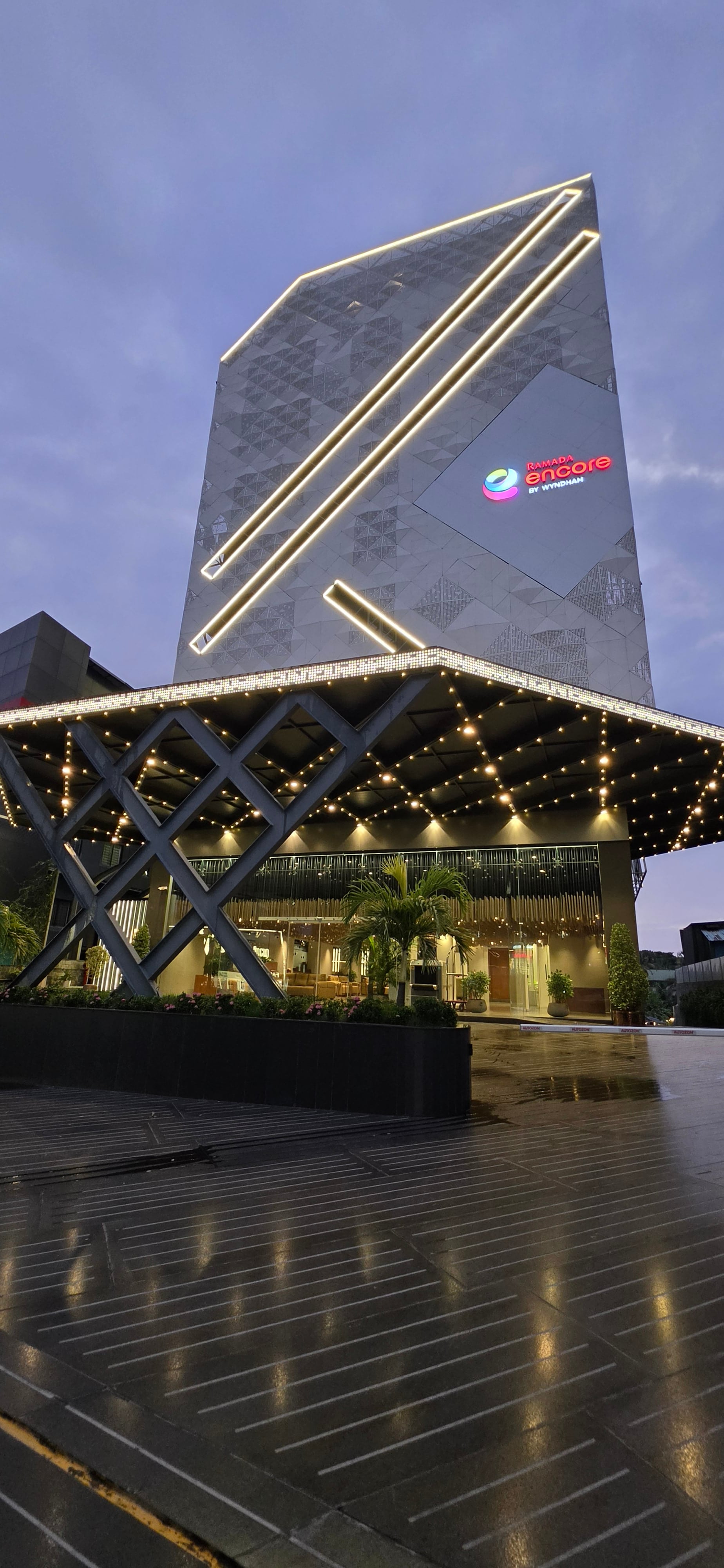 Ramada Encore Kochi Kalamassery - Tap to explore photos