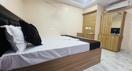 Hotel Red Velvet Room Type - Standard Premium