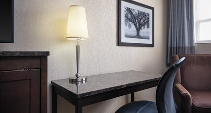 Best Western Plus Kamloops Hotel Room Type - 2 Queen Beds, Non-Smoking, Sofabed, Desk, Microwave And Refrigerator, Wi-Fi, Full Breakfast