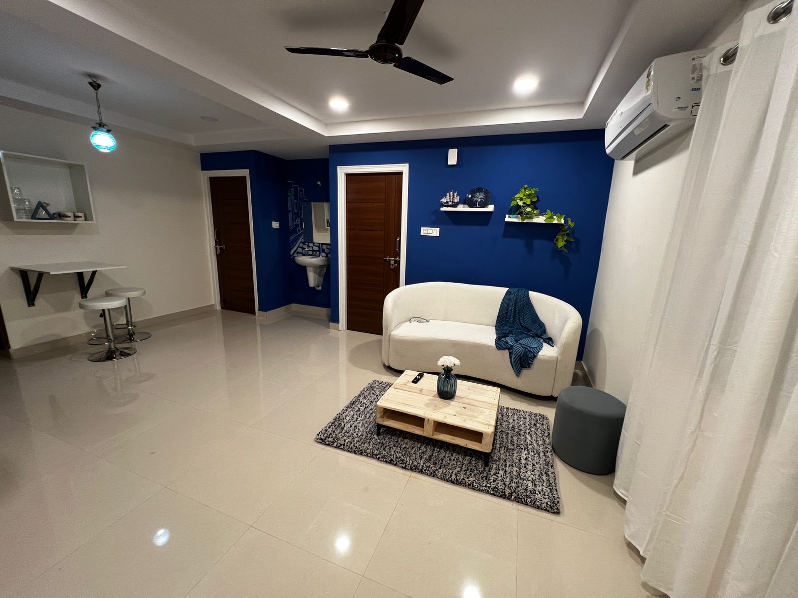 Greek house - 2bhk penthouse - Tap to explore photos