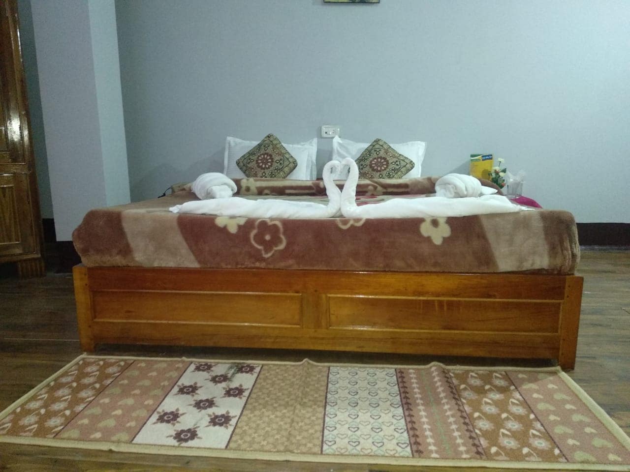 Valley View - Tap to explore photos